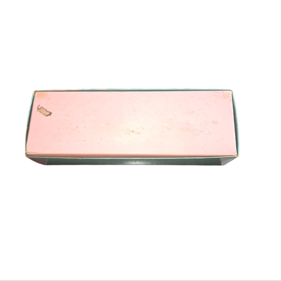 VINTAGE NIB Unused Elizabeth Arden Set of Three Blue Round Bluegrass Bath Soaps - Picture 6 of 6